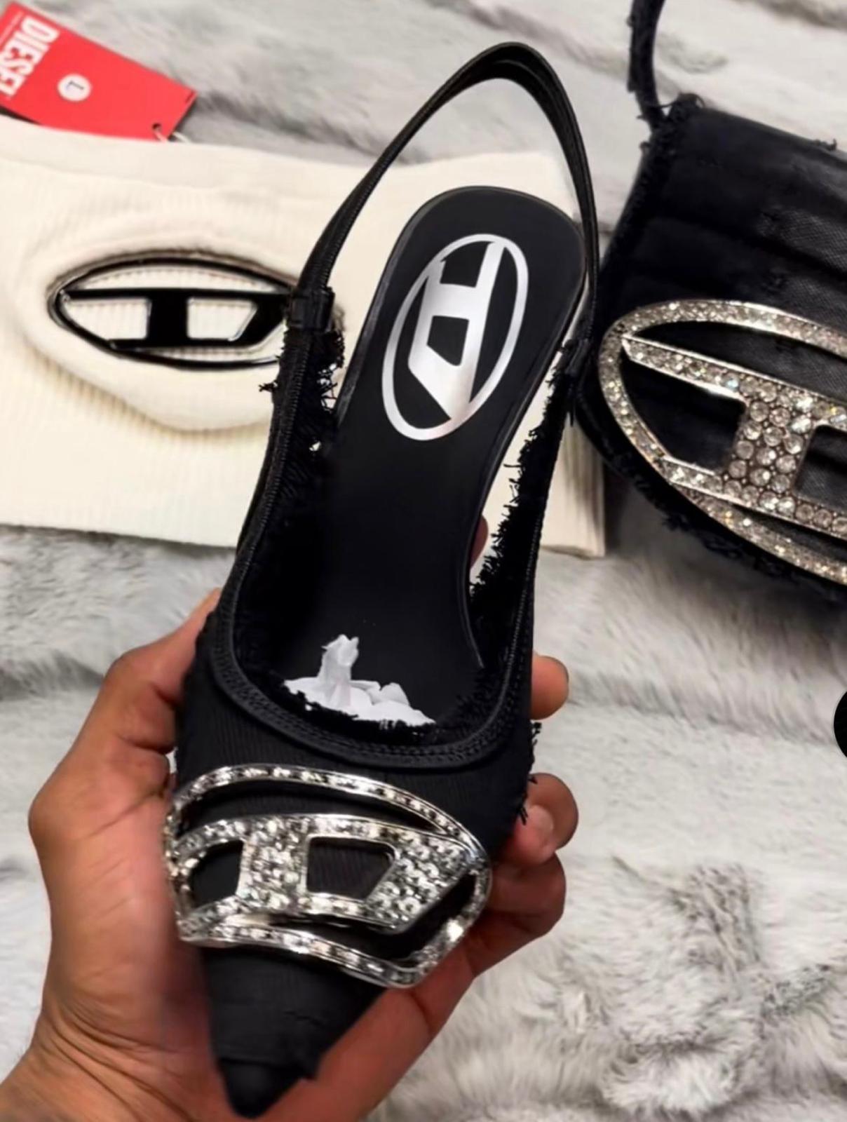Zapatos Slingback Negros con Hebilla de Cristales